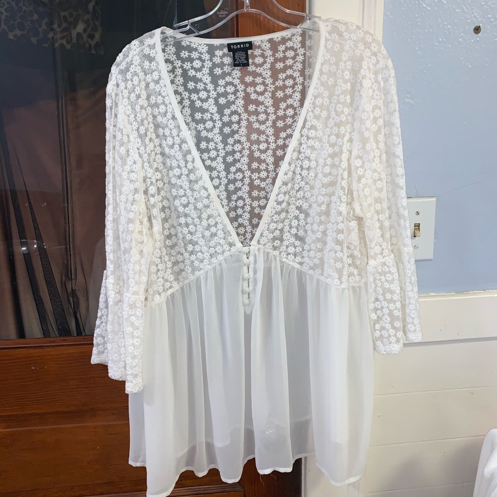 Size 1 torrid lace blouse